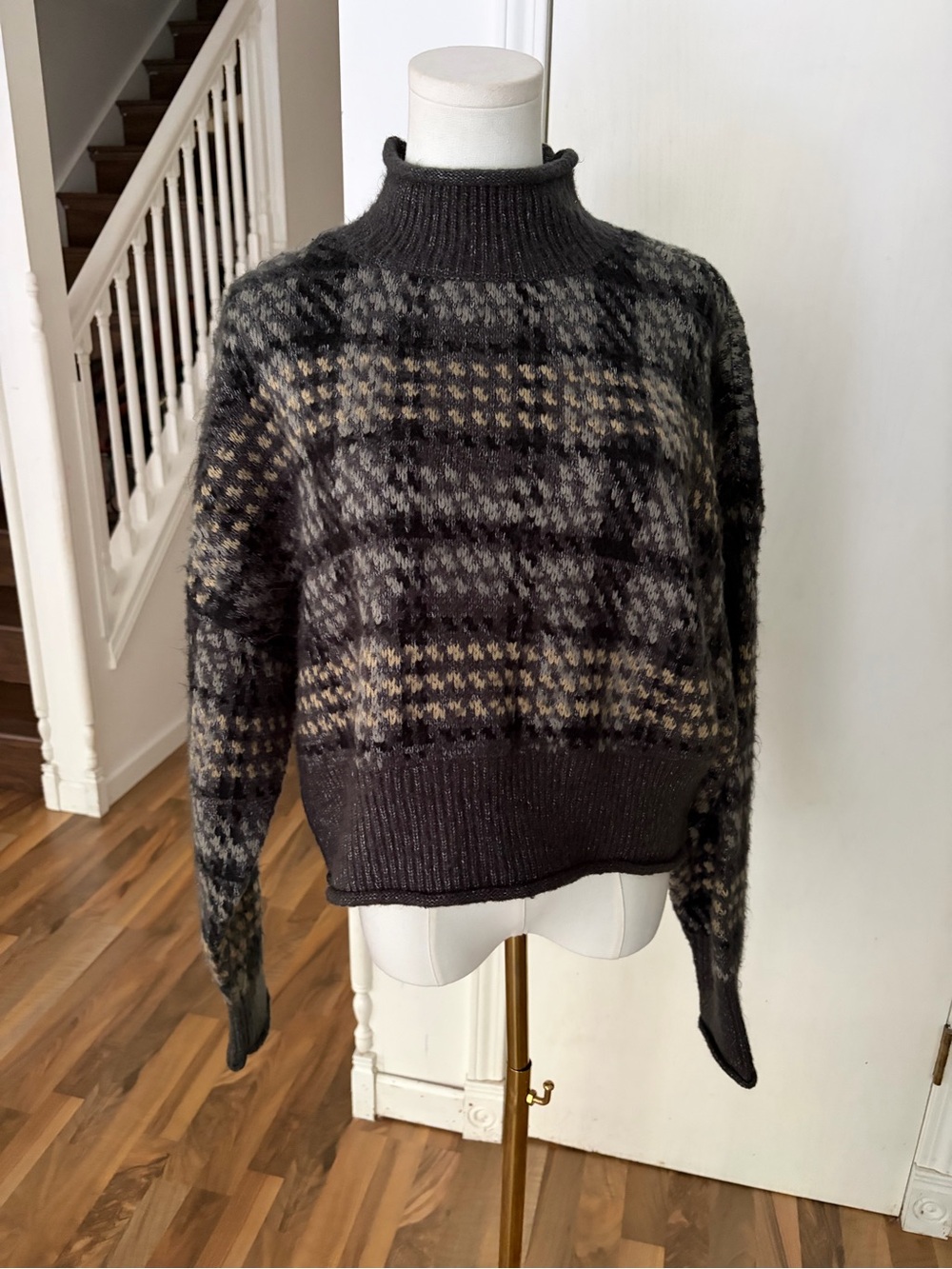 Charcoal Gray Plaid Preppy Turtleneck Cropped Slightly Sweater, M/L, EUC